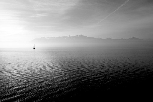 sailing-boat-569336__340.jpg