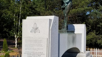 온타리오 썬더 베이(Thunder Bay)의 테리 폭스 기념공원(Terry Fox National Historic Person Plaque)