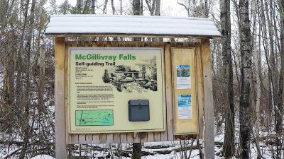 맥길리브레이 폭포(McGillivray Falls) 하이킹 - 화이트쉘 주립공원(Whiteshell Provincial Park)