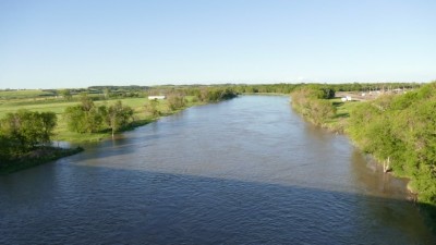 아시니보인 강에서 발견된 시신에서 발견된 휴대전화는 실종된 남자의 것이라고 수색 단체가 밝혀