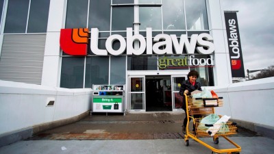 비평가들은 식료품점들이 폭리를 취했다는 비난에 직면함에 따라 로블로의 가격 동결(Loblaw price freeze)을 홍보 조치라고 불러