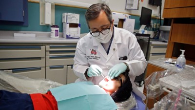 국가 치과 치료 복지(national dental-care benefit)는 이제 법으로 만들어졌고, 12세 미만 어린이들이 혜택을 받을 예정