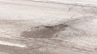시 직원들은 이미 위니펙 전역의 도로 웅덩이들(potholes)을 수리해