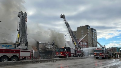 메인 스트리트에 있는 3개의 위니펙 사업장들이 큰 화재로 파괴돼