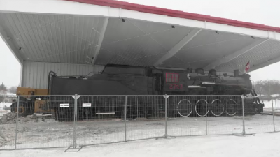 위니펙 트랜스코나 지역에서 역사적인 증기기관차 CN 2747의 복원은 계속되고 있어