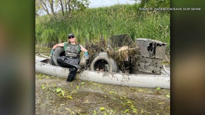 위니펙의 세인강 살리기: 강에 버려진 가장 이상한 물건들 - 장바구니에서 칼까지