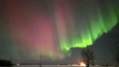 태양 폭풍은 매니토바주에서 눈에 잘 띄는 북극광(northern lights)을 만들어낼 수 있고, 금요일과 토요일 밤에 오로라(aurora borealis)가 절정을 이룰 예정
