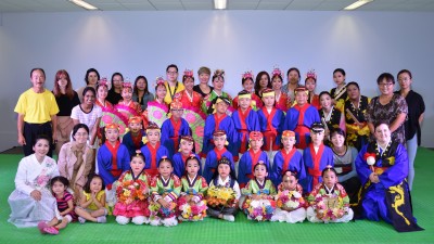 포크로라마 축제 한국 민속관의 공연자들, 자원봉사자들 사진 공개 알림