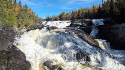 샌드 강 폭포(Sand River Falls) - 온타리오주 슈피리어 호 주립공원(Lake Superior Provincial Park, Ontario)