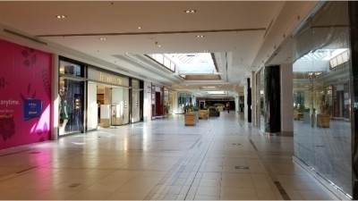 신종 코로나바이러스때문에 폐쇄된 후 재개장한 세인트 비탈 쇼핑몰 내부 풍경