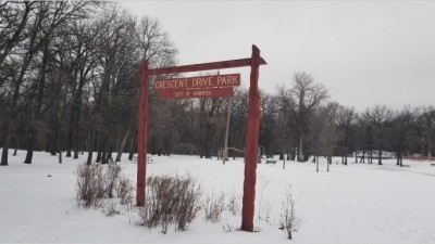 크레슨트 드라이브 공원(Crescent Drive Park)의 겨울 풍경 - 작은 스케이트장과 터보건(toboggan)을 탈 수 있는 곳