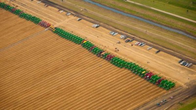 기네스북 세계 신기록 - 200대 콤바인 동시 수확 작업