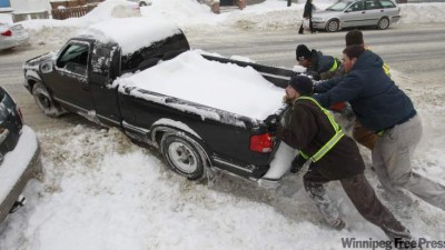 눈폭풍이 매니토바주 강타 - 눈길 고속도로 교통사고로 2명 사망